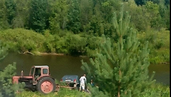 В Старожильске автомобиль без тормозов скатился в реку