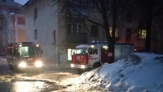 В квартире замкнуло электропроводку и загорелся холодильник