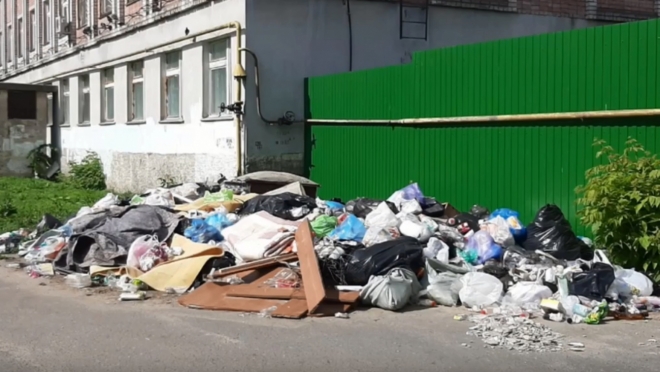 За Домом быта в Йошкар-Оле пристрастились устраивать мусорные свалки
