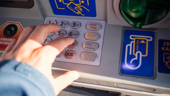 Из-за невнимательности жители Марий Эл лишаются денег в банкоматах