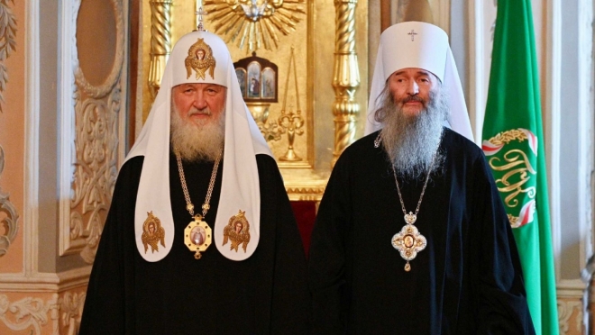 Святейший Патриарх Кирилл вручил памятную панагию Митрополиту Иоанну