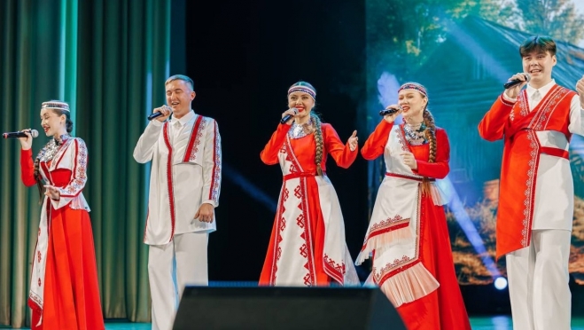 Ансамбль «Эренер» из Йошкар-Олы выступил на форуме в Набережных Челнах