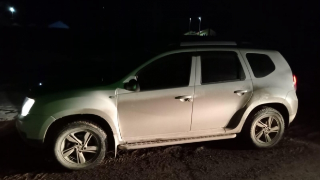 В Оршанском районе неизвестный водитель совершил наезд на Renault Duster