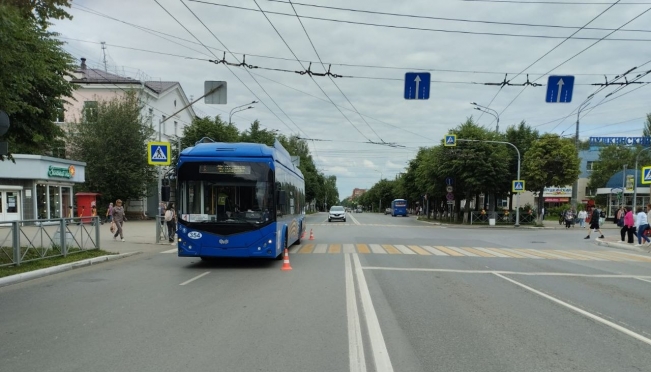 В Йошкар-Оле водитель троллейбуса наехал на женщину с коляской