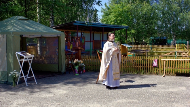 В деревне Пекшиксола состоялась миссионерская литургия в палаточном храме