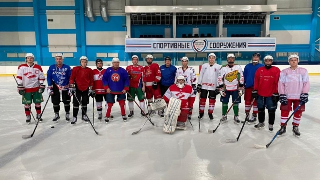 Хоккейная команда студенческих любительских команд выступает в Казани