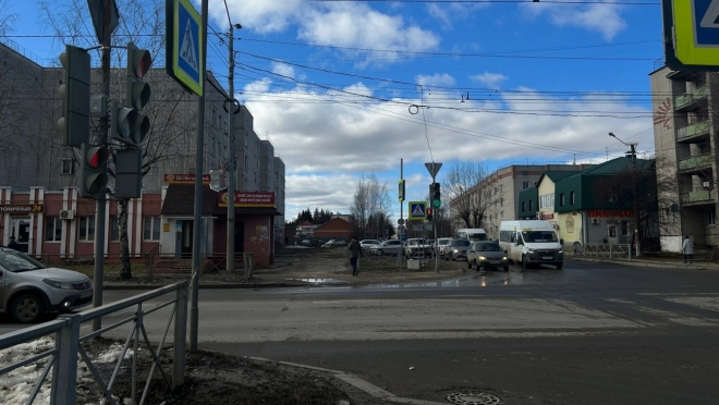 Специалистам потребовалось три недели, чтобы восстановить работу светофора на ул. К. Маркса