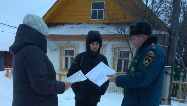 Сотрудники МЧС напоминают жителям частного сектора о правилах использования печей