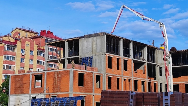 На стройке новой детской поликлиники в Йошкар-Оле заняты около 50 рабочих