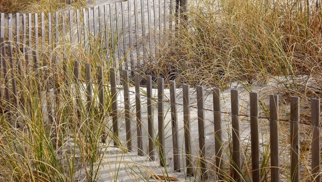 23-летний водитель на Chevrolet разнёс забор