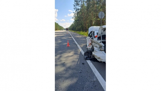 На Казанском тракте Volkswagen влетел в грузовик