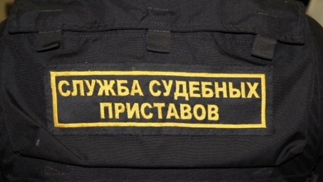 Судебным приставам хотят дать право взламывать квартиры