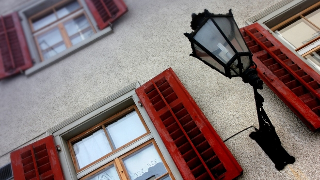 Жителю Татарстана на отдыхе в Турции насмерть ставней придавило голову