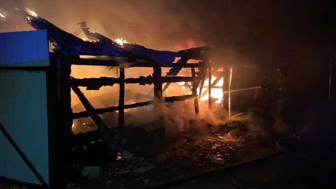 Сегодня ночью в Новом Торъяле горели гаражи