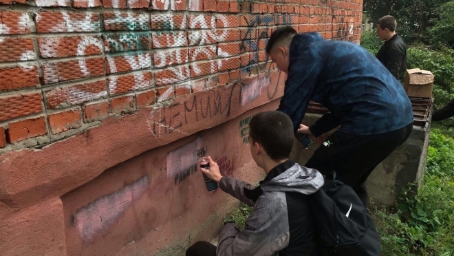 В Йошкар-Оле закрашивают надписи про наркотики
