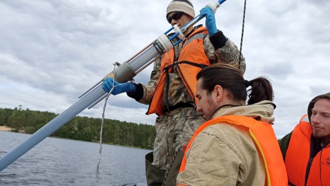 Учёные взяли пробы грунта с 28-метровой глубины озера Большой Яльчик
