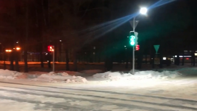 На оживлённом перекрёстке посёлка Советский заработал светофор