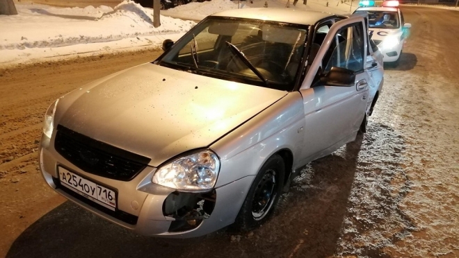 Ночью в Йошкар-Оле легковая машина врезалась в ЛЭП