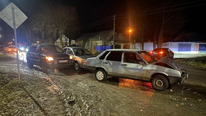 Автомобиль Chevrolet Niva спровоцировал в Козьмодемьянске массовое ДТП