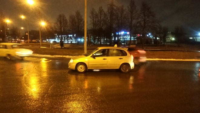 В Йошкар-Оле водитель зацепил учебную машину и скрылся
