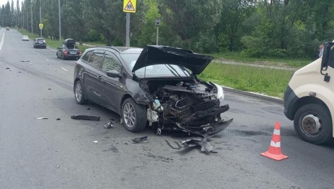 В Йошкар-Оле водитель Hyundai нарушил правила, выезжая с прилегающей территории