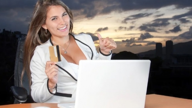 В Марий Эл 70-летняя женщина потеряла более 300 тысяч рублей, подключив «мобильный банк»