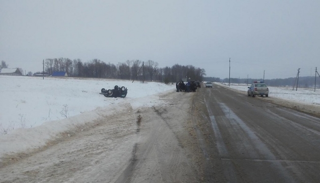 В Марий Эл водитель не справился с управлением и машина перевернулась в кювет