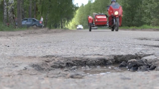 На ремонт дороги в посёлке Красногорский выдели 7,5 млн рублей