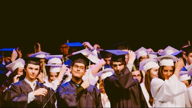 Больше половины россиян не хотят отправлять детей на учёбу за границу