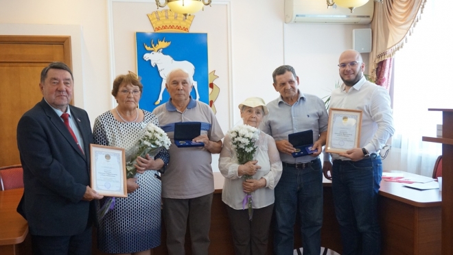 Сегодня в мэрии Йошкар-Олы чествовали пару, прожившую в браке 61 год