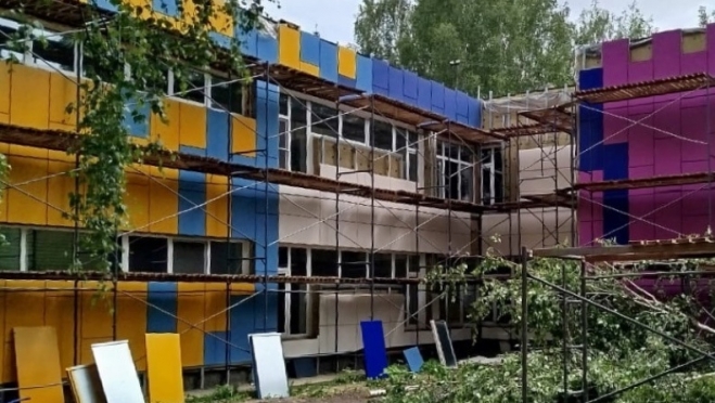 В детсаду Йошкар-Олы «Красная шапочка» начали обшивку фасада металлокассетами