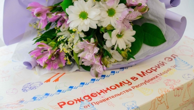 Первый подарок для новорождённой подарили в Оршанском районе