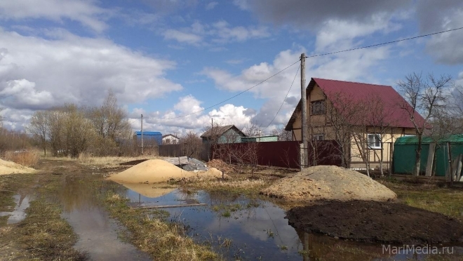 Энергетики предупреждают садоводов и дачников о соблюдении правил безопасности