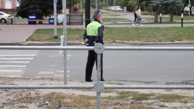 Водитель-наркоман, бросив автомобиль, пытался убежать от полиции