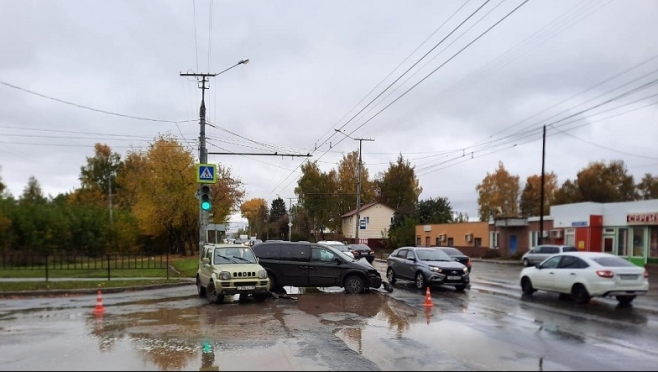 ДТП: 73-летний пенсионер на Suzuki выехал на красный свет