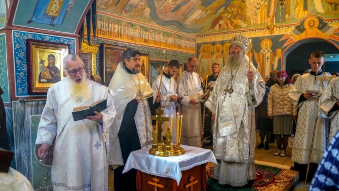 В родительскую субботу митрополит Иоанн провёл панихиду в Тихвинском храме Йошкар-Олы