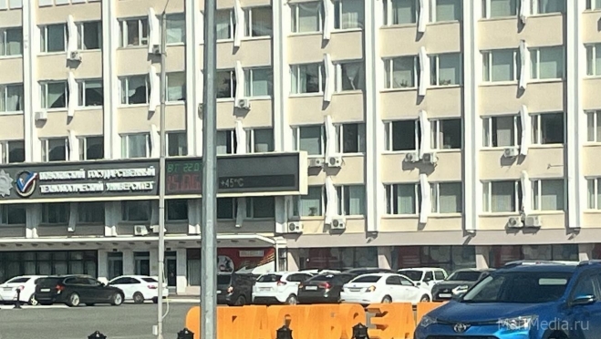 Электронное табло Волгатеха в Йошкар-Оле сигнализируют о 45-градусном пекле
