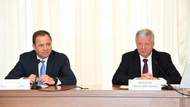 Игорь Комаров и Михаил Шмаков обсудили вопросы обеспечения стабильности в социально-трудовой сфере