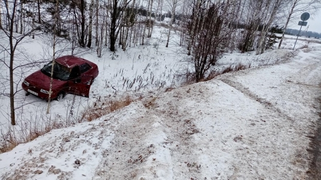 В Параньгинском районе 61-летний водитель на «ВАЗ-2110» вылетел в кювет