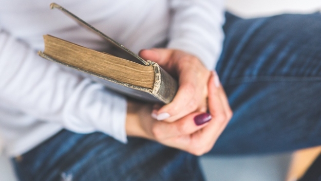 Жительница Волжска вместо металлоискателя получила рваные книги