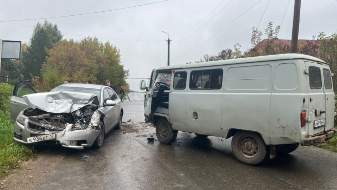 В Новом Торъяле водитель «УАЗика» разбил иномарку
