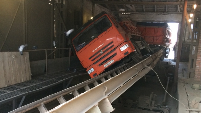 В Марий Эл возбуждено уголовное дело по факту гибели водителя при выгрузке зерна
