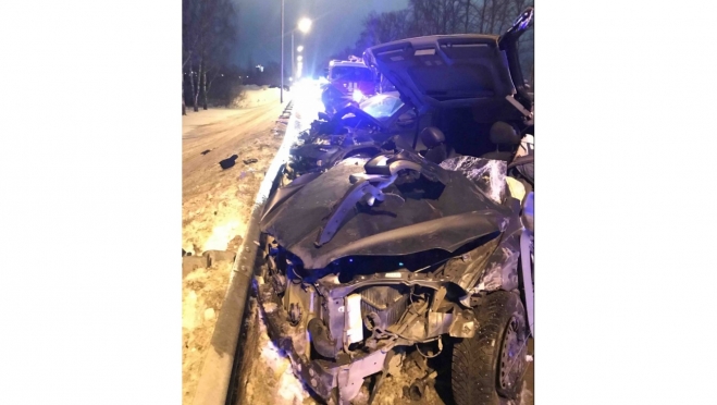 В массовом ДТП в Медведевском районе заблокировало пассажира Lifan