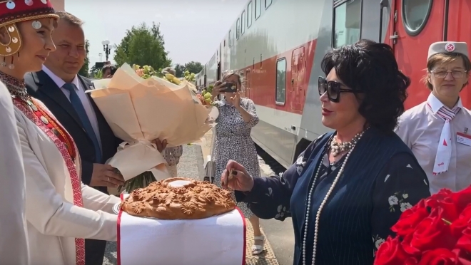 В Йошкар-Оле с хлебом-солью и марийскими плясовыми встретили Надежду Бабкину