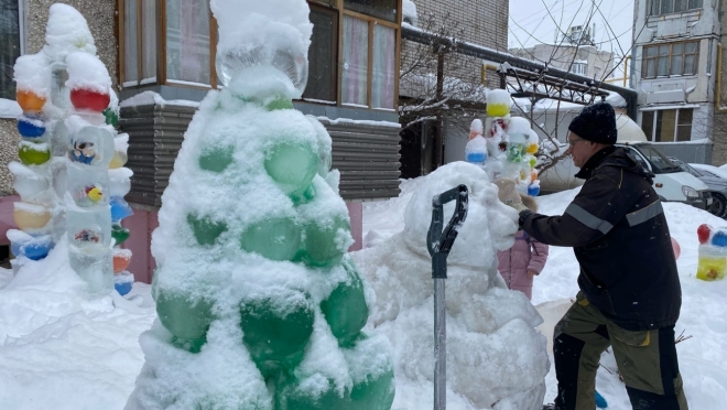 Йошкаролинец десять лет создаёт в своём дворе снежные и ледяные  скульптуры