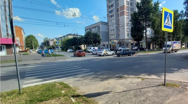 В Йошкар-Оле таксист не пропустил на перекрёстке «шестёрку»