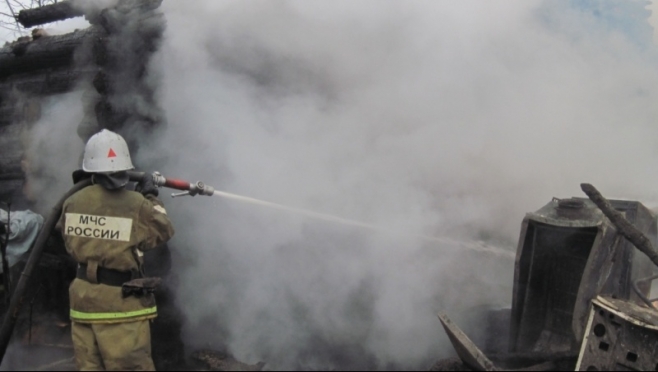 В Марий Эл накануне на тушение трёх пожаров привлекались 10 единиц техники и больше трёх десятков пожарных