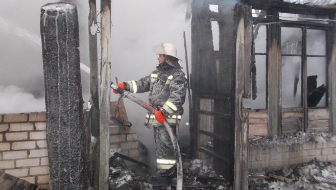 В садовом домике в Медведевском районе в пожаре погиб 40-летний мужчина