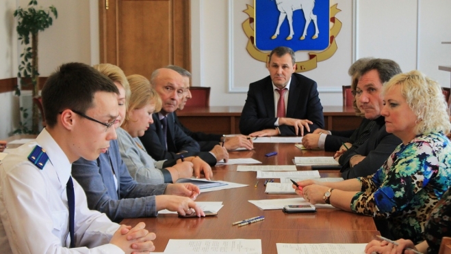 В мэрии встретились чиновники, профсоюз и работодатели
