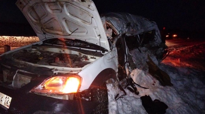 В Марий Эл после столкновения с автобусом водитель легковушки скончался в больнице